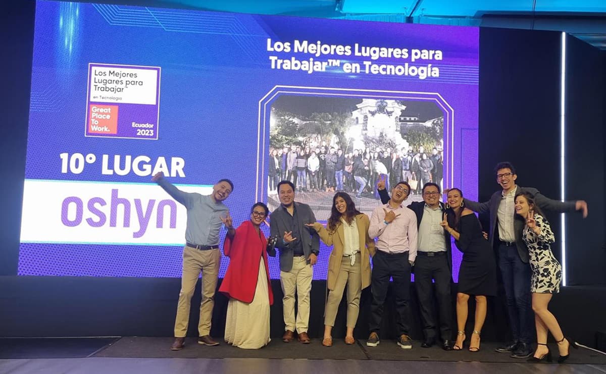 Oshyn staff receives Great Place to Work award on stage in Quito